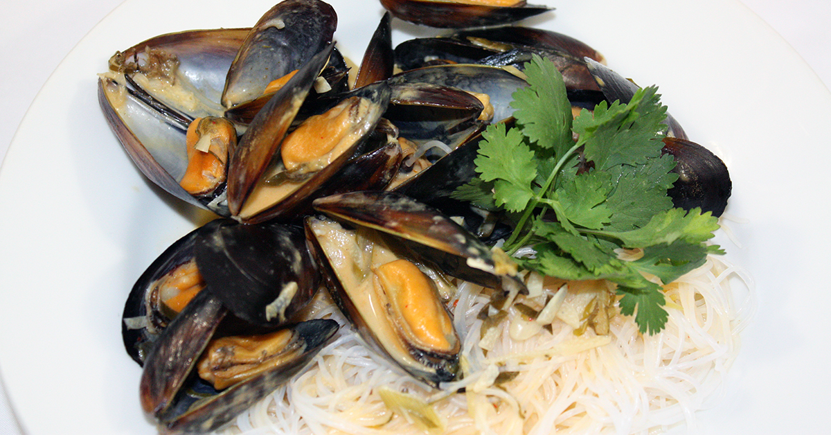 Thai Mussels with Glass Noodles